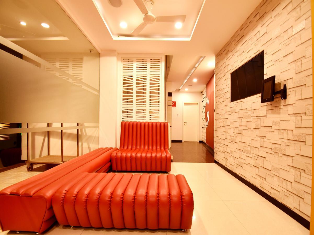Oyo 963 Hotel Rumaya Ujjain Eksteriør billede